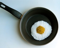 Knitted egg in a frying pan