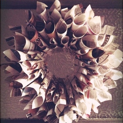 recycled-christmas-wreath-newspaper